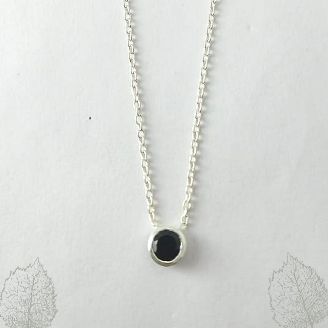 Round silver necklace