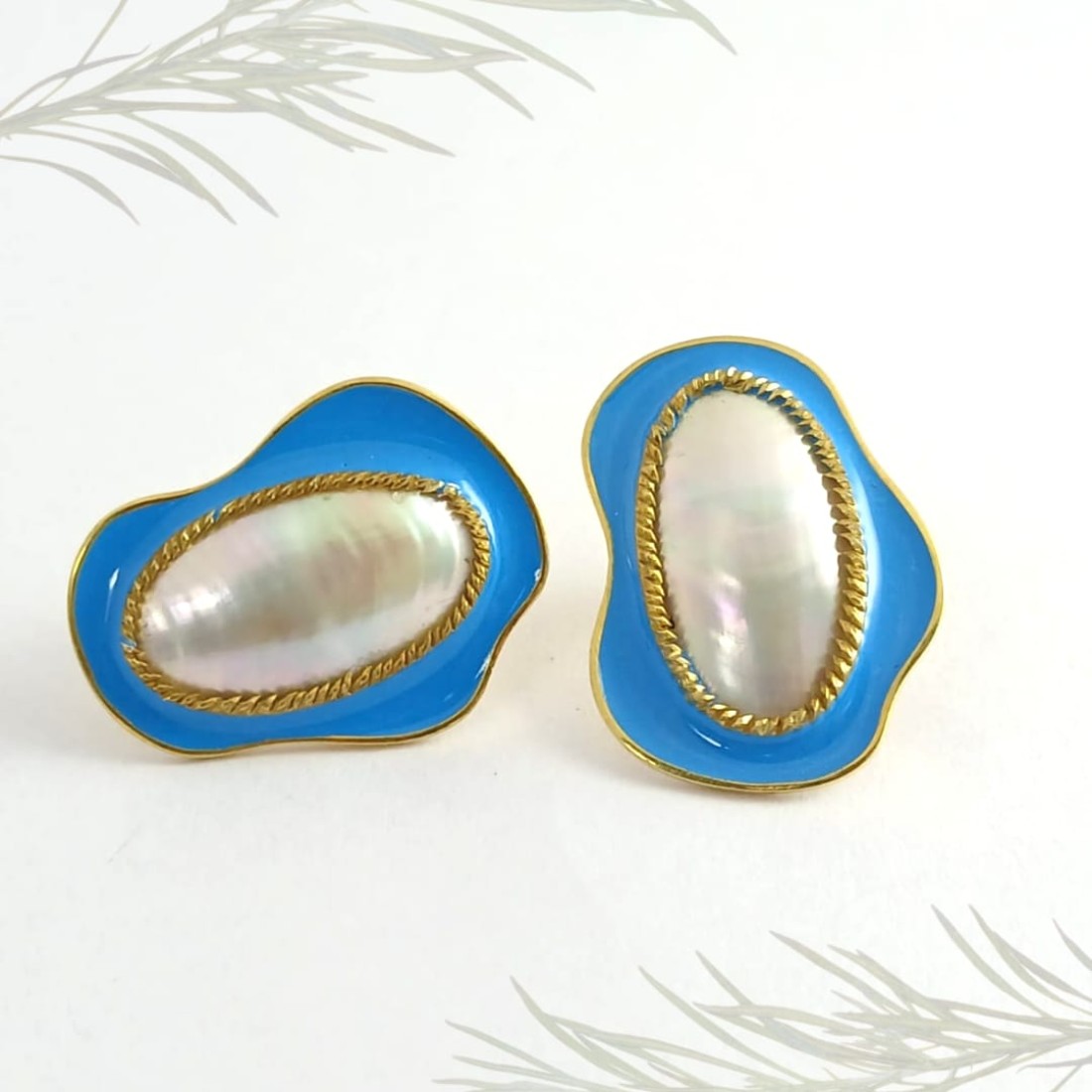 Oval Ivory Shell Silver Earring