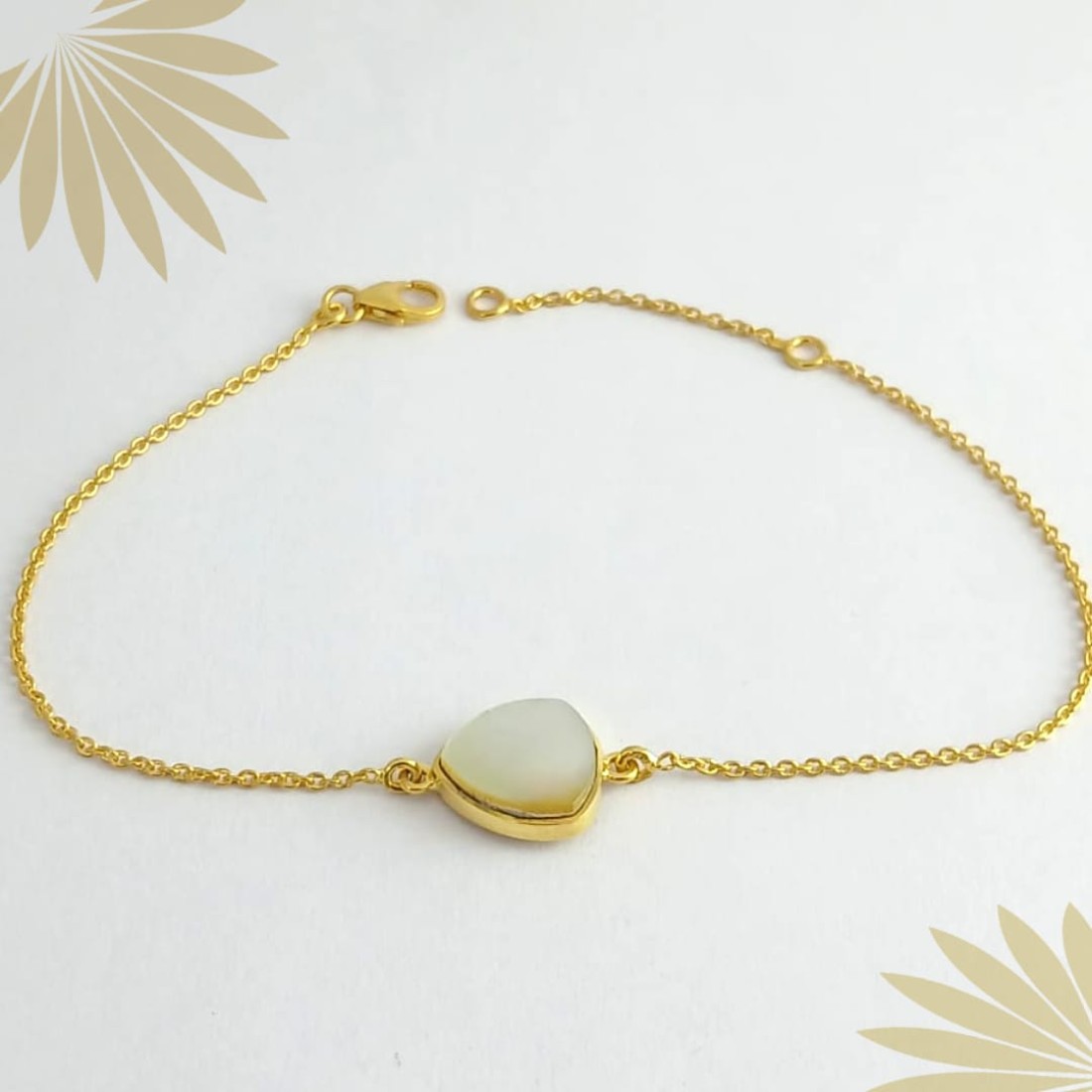 Mother of Pearl Silver Bracelet With Adjustable Chain.