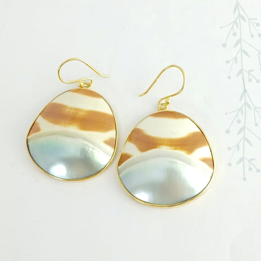 Ivory & Brown Mother of Pearl Shell Silver Earring