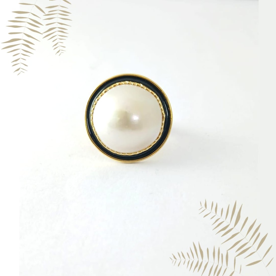 Round Shell Silver Ring with Black Enamel